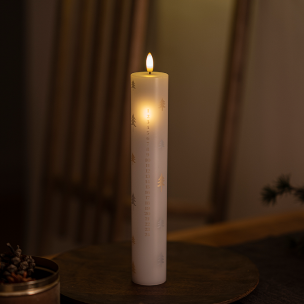 Sirius Sille kalenderlys hvid 29 cm m?nstret i guld og s?lv